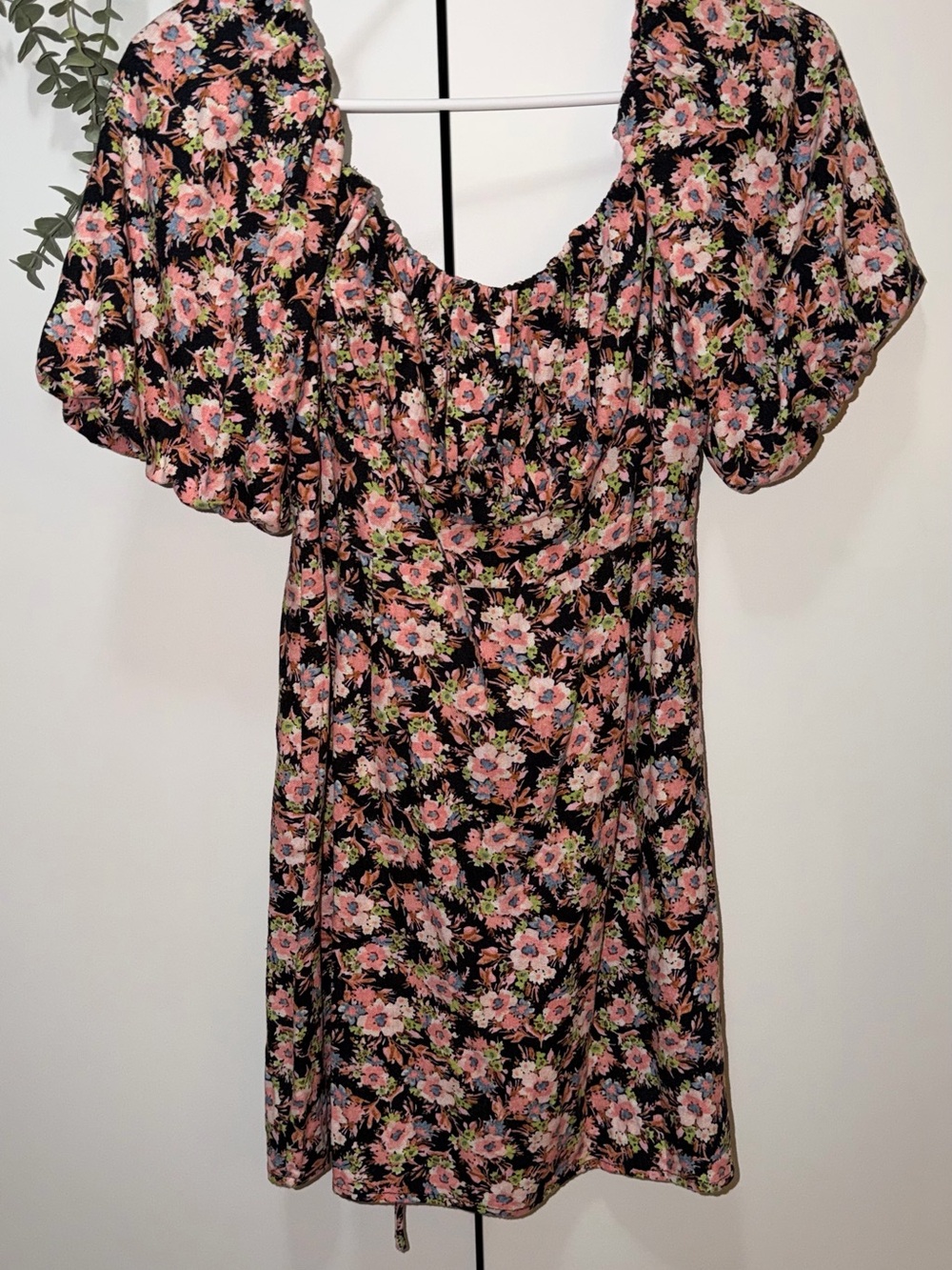 Forever 21 Black Floral Puff-Sleeve Mini Dress